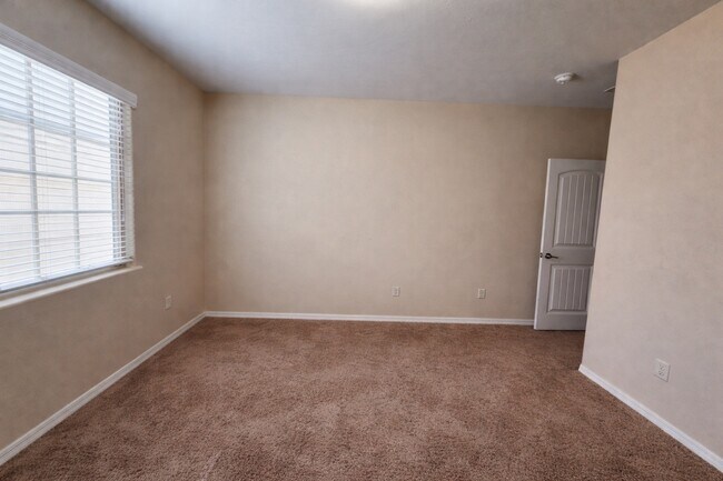 Building Photo - 6090 E Overlook Ln