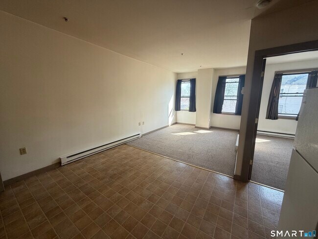 Building Photo - 277 N Main St