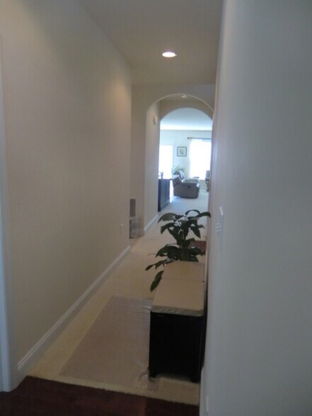 Building Photo - 2128 Red Fox Dr