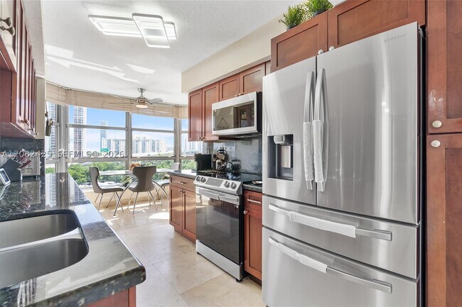 Building Photo - 3500 Mystic Pointe Dr