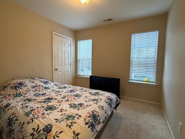 Building Photo - Spacious 4-Bedroom Rental Home with Garage