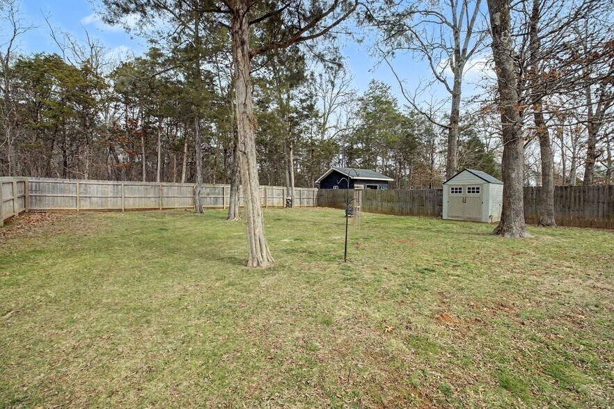 Building Photo - 401 Niagra Ln