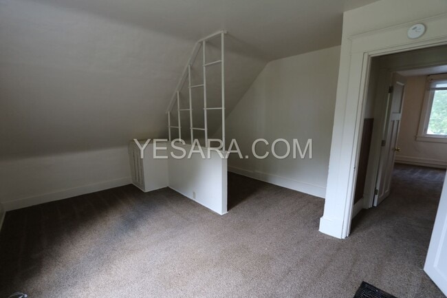 Building Photo - 2 Bedroom 2 Bath House