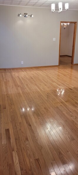 Building Photo - 53 Clara St