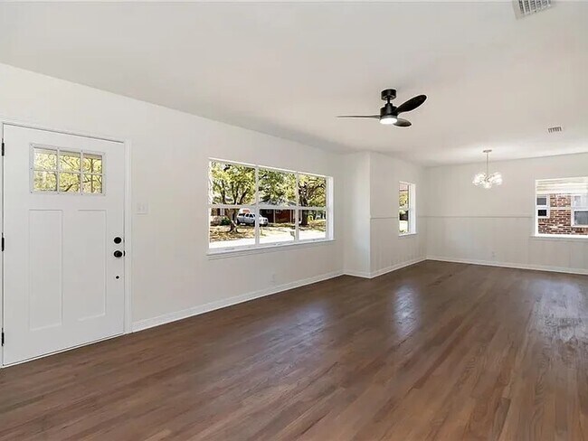 Building Photo - 38 Lourando Dr