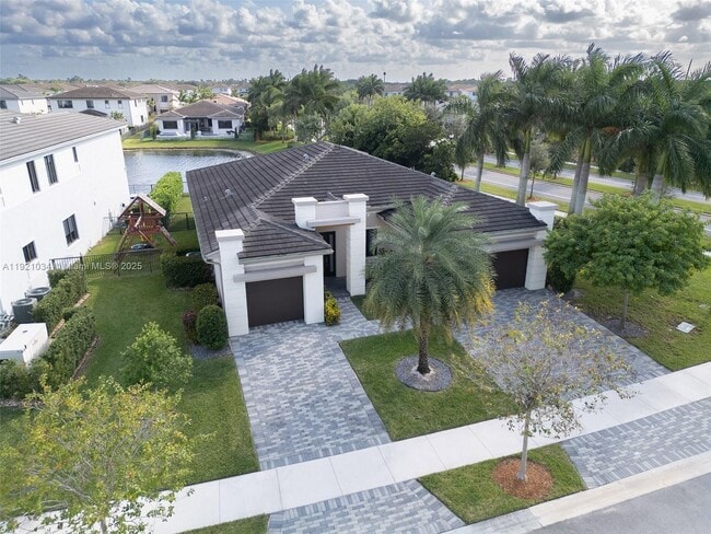 Building Photo - 10660 S Lago Vista Cir