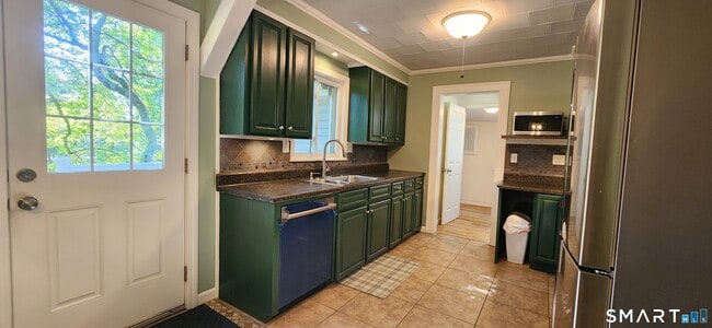 Building Photo - 1555 Byam Rd