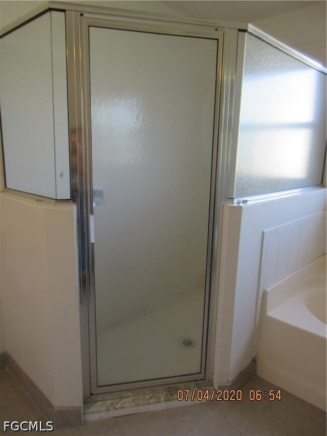 Building Photo - 918 NE 13th St