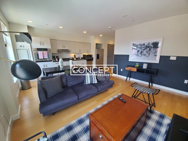 Building Photo - 601 Albany St