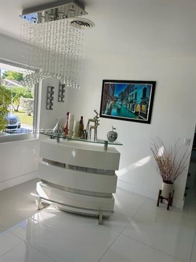 Building Photo - 9825 Palmetto Club Dr