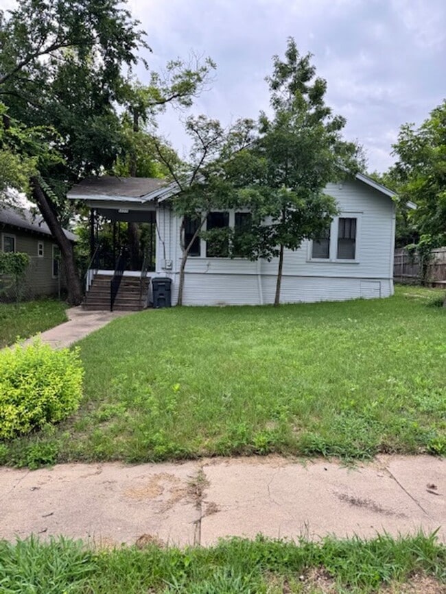 Primary Photo - 1532 McKenzie Ave