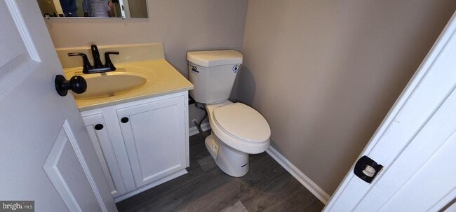 Building Photo - 3145 Elmmede Rd