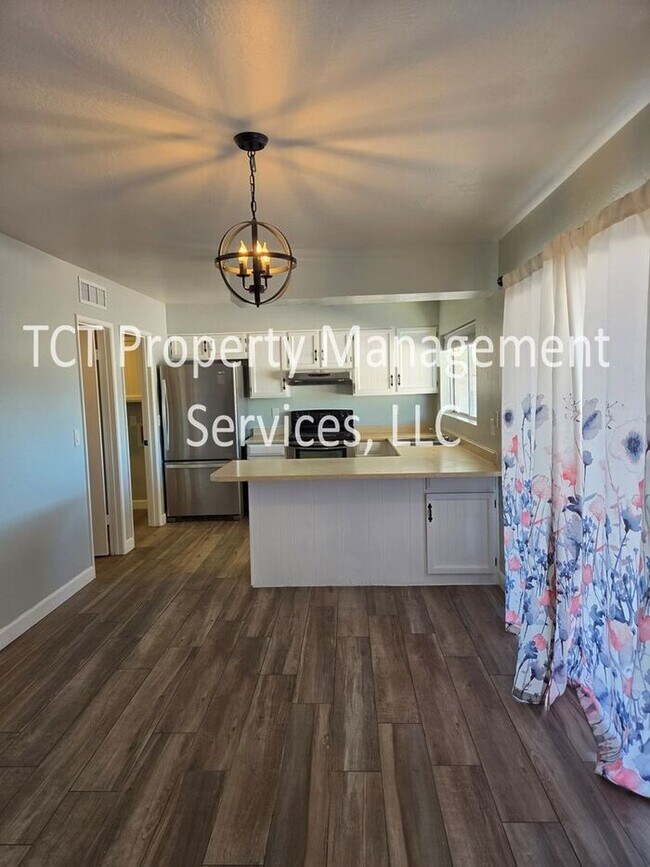 Building Photo - Nice corner Home in Tempe