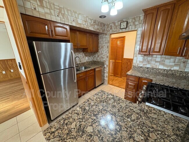 Building Photo - 409 Hidden Village Dr