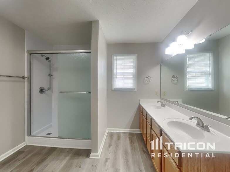 Building Photo - 910 S Shore Ct