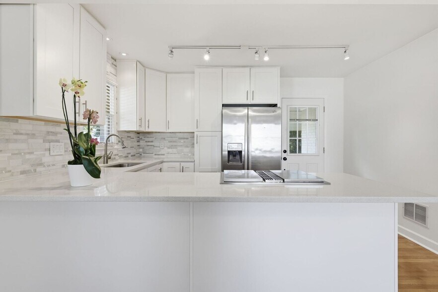 Building Photo - 902 New Bern Ave