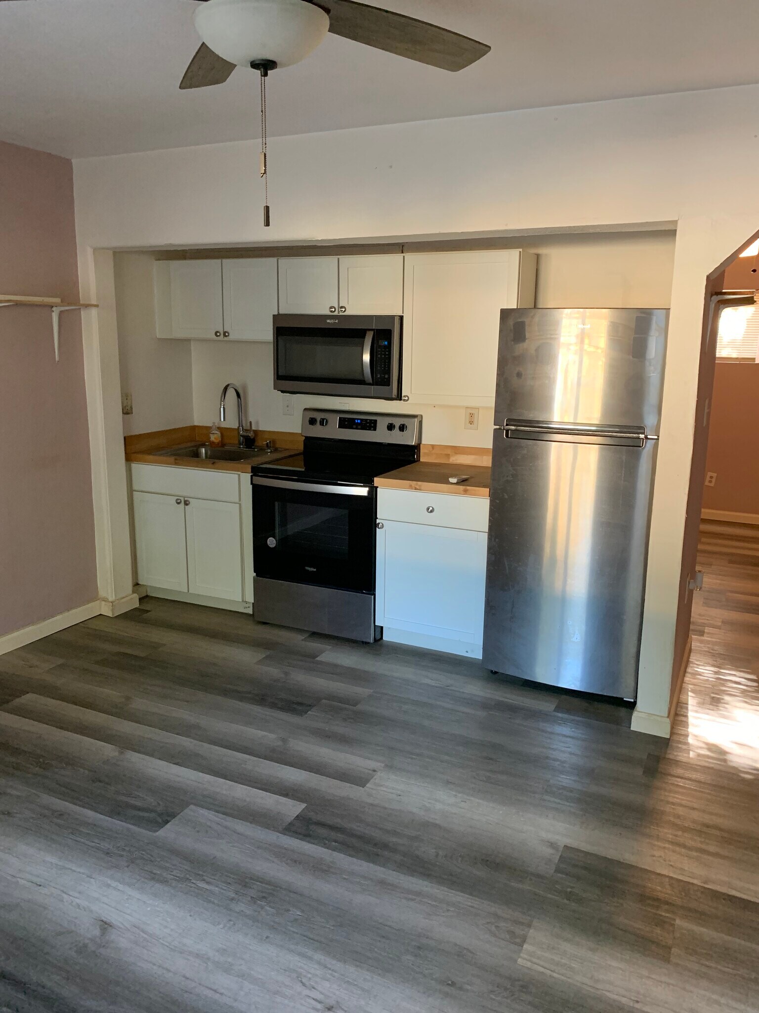 Building Photo - 240 Hollywood Blvd SE