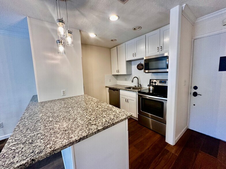 Building Photo - 1815 Robalo Dr