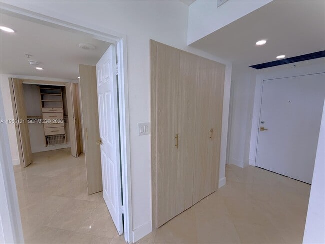 Building Photo - 5601 Collins Ave