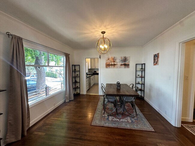 Building Photo - Sugai Aliakbar