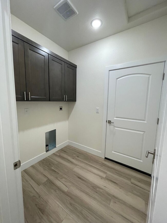 Building Photo - 410 4th St