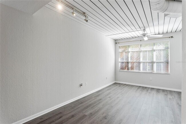 Building Photo - 2411 W Horatio St