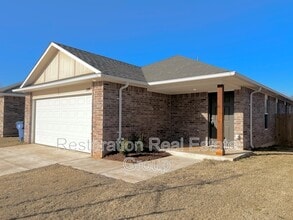 Building Photo - 3220 Hickory Stick Dr
