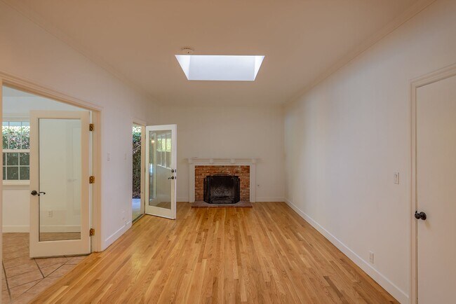 Building Photo - Ojai Terrace Pool Home