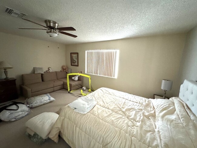 Building Photo - MLCC 3 Bedroom 2 Bath