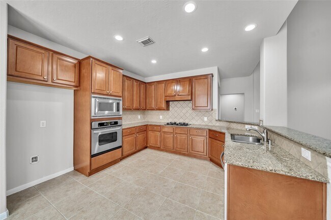 Building Photo - 17426 Memorial Blossom Dr