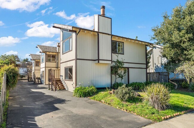 Building Photo - Penasquitas Drive Townhomes