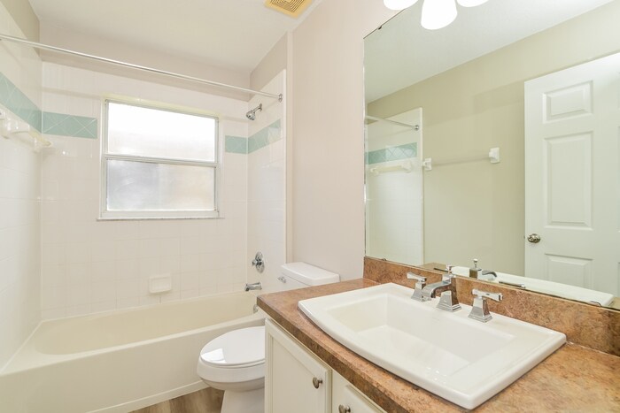 Building Photo - 578 Lancer Oak Dr