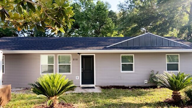Recently renovated 3 bedroom 2 - Recently Renovated 3 Bedroom 2 Bath Home Live Oak Fl Primary Photo 