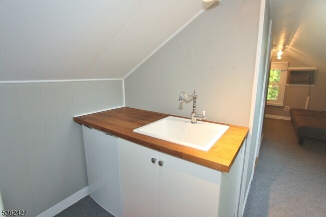 Building Photo - 56 Rogerene Way