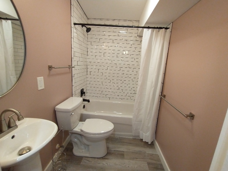 Building Photo - 135 NW Shannon Ave