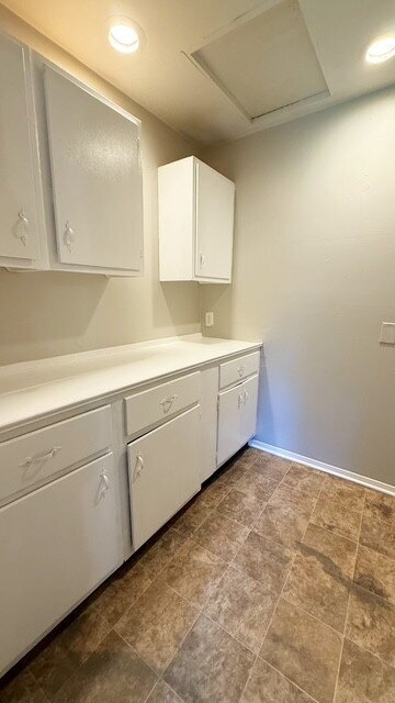 Building Photo - EAST SIDE/LAWRENCE 3 BEDROOM RANCH HOME RECENTLY UPDATED!