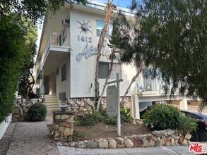 Building Photo - 1412 Barry Ave