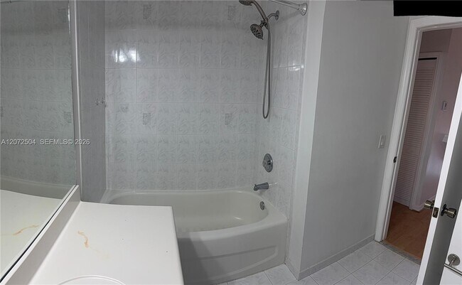 Building Photo - 700 SW 106th Ave