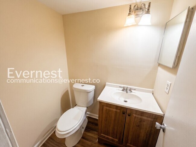 Building Photo - 9 Sycamore Ct