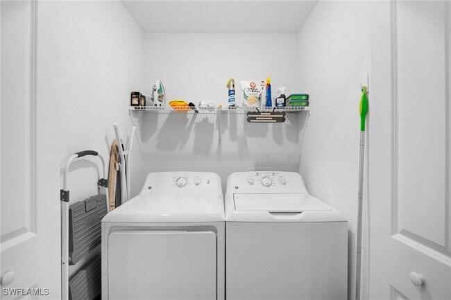 Building Photo - 15345 Grn Acrs Ave