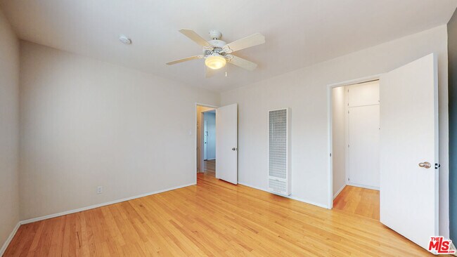 Building Photo - 11284 Montana Ave