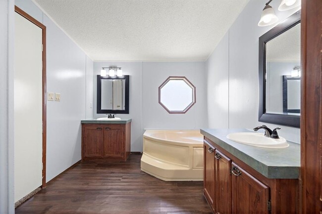 Building Photo - 16504 Brittany Way