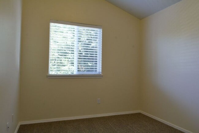 Building Photo - 773 SW 198th Pl