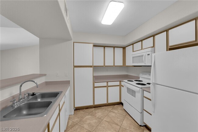 Building Photo - 2300 E Silverado Ranch Blvd