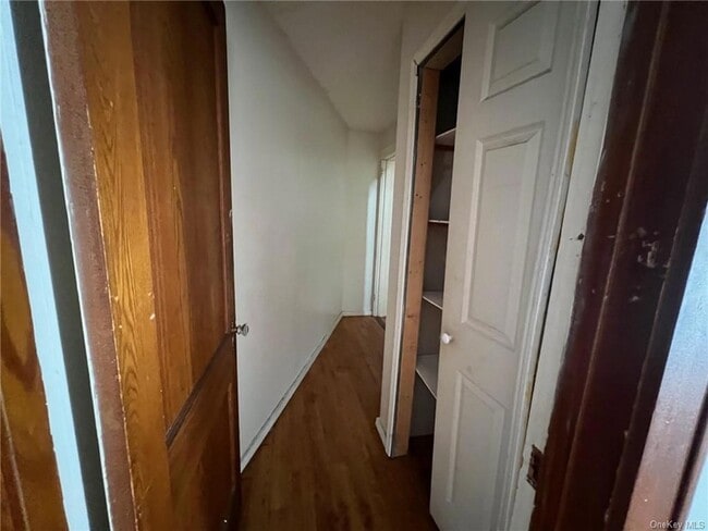 Building Photo - 123 Monhagen Ave