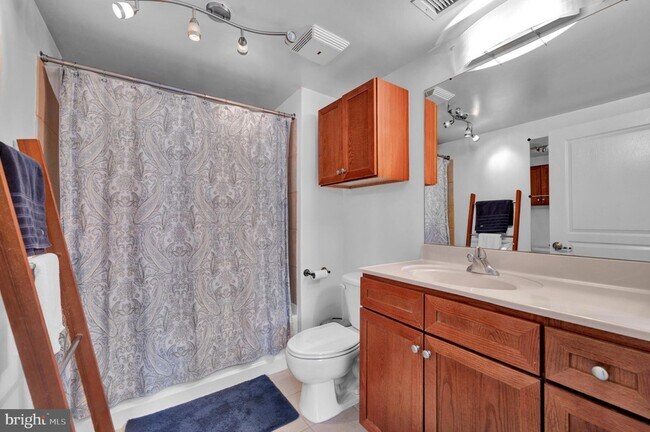 Building Photo - 616 E Street NW Unit 1118