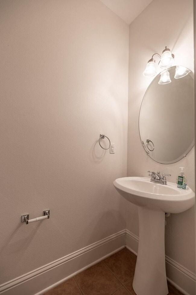 Building Photo - ONE FREE MONTH WITH 13 MONTH LEASE!