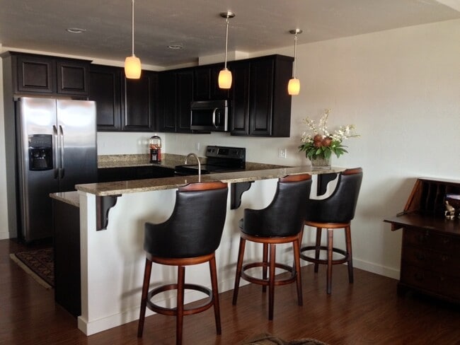 Building Photo - Stunning 2 Bedroom 2 Bathroom Apartment *R...