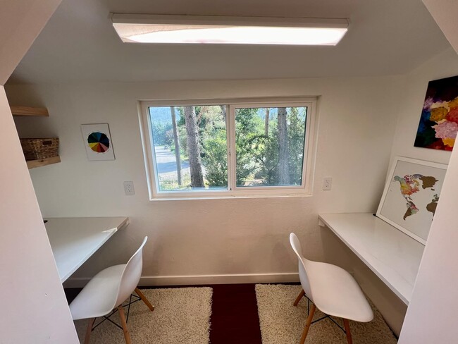 Building Photo - 6120 W Valley View Dr