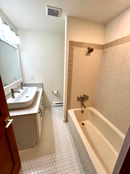 Main Floor Bathroom - 5014 Justin Ln